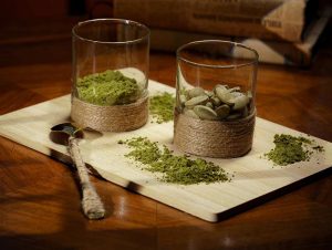 objevte účinky a správné použití červeného kratomu, přírodní doplněk podporující relaxaci a úlevu od bolesti.