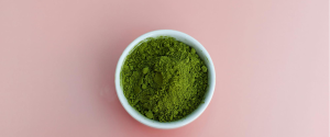 objevte účinky kratomu, přírodního doplňku s tradičním využitím pro zlepšení energie, soustředění a pohody.