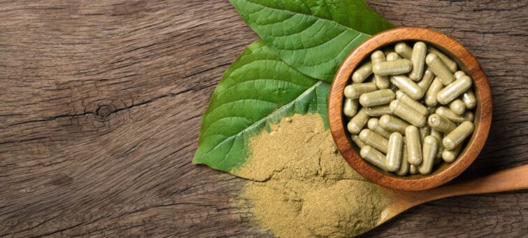 objevte účinky kratomu, jeho využití a možné přínosy pro zdraví. přečtěte si podrobnosti o dávkování a bezpečném užívání kratomu.