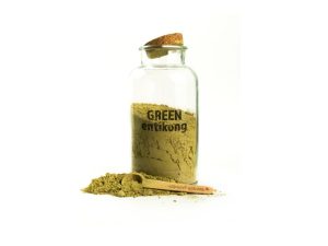 objevte účinky zeleného, červeného a bílého kratomu a zjistěte, jak každý typ ovlivňuje energii, náladu a relaxaci.