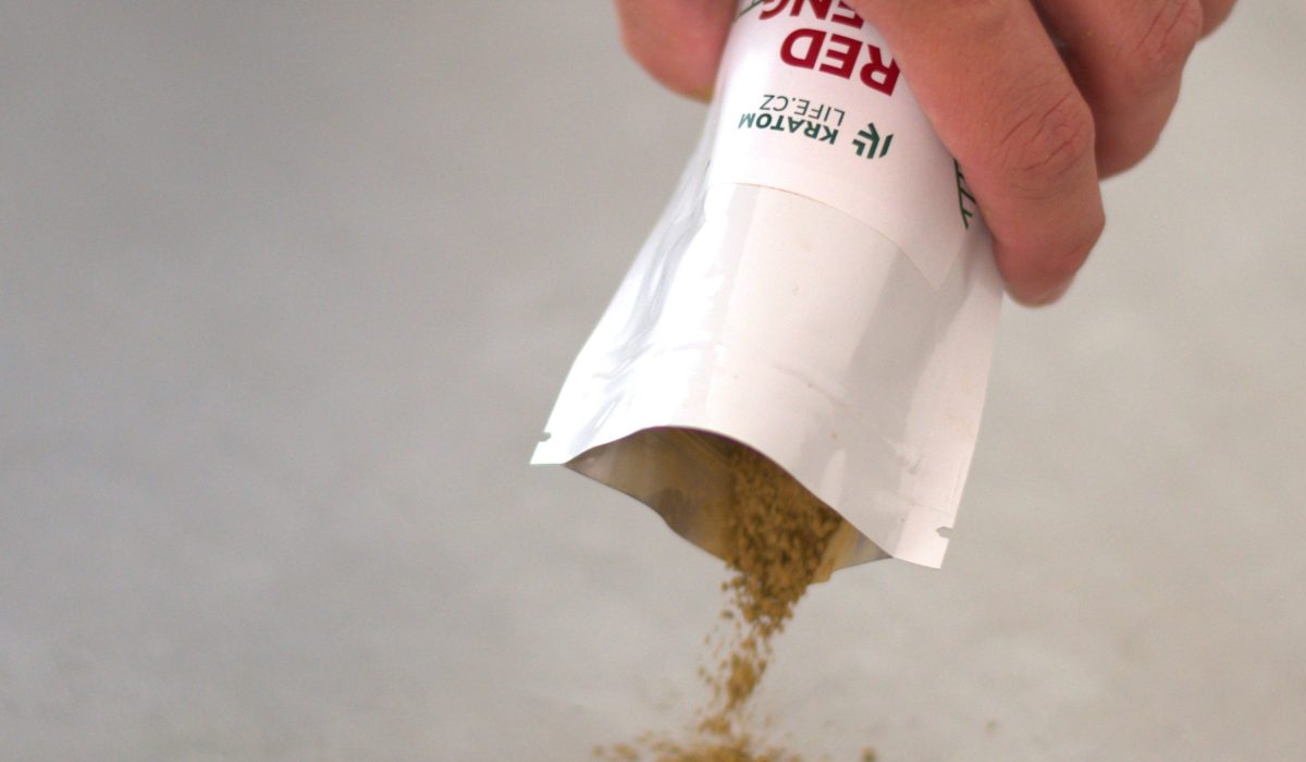 objevte účinky a využití zlatého kratomu, přírodní rostliny s mnoha přínosy pro zdraví a pohodu.